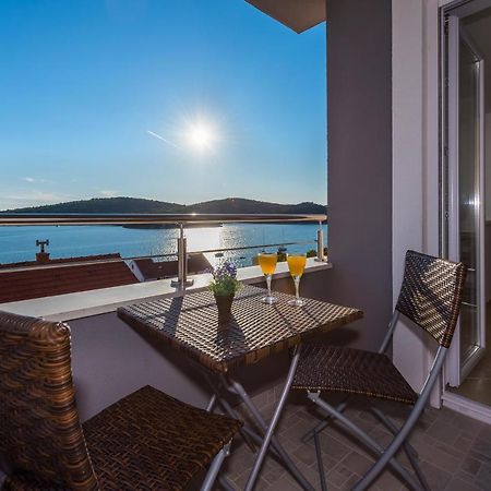 Villa Mirta Тисно Екстер'єр фото